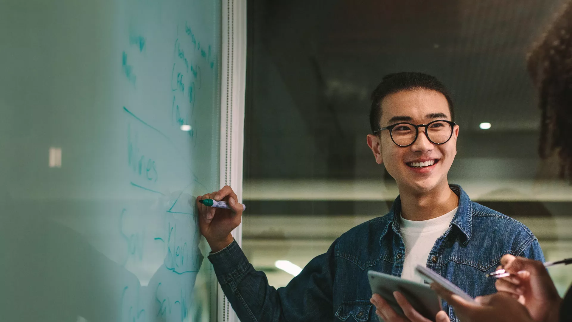 Digital learning in the 21st century: trends, challenges, and innovations in technology integration